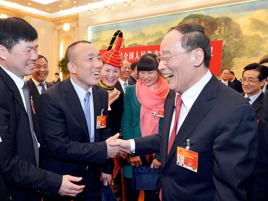 6全國(guó)兩會(huì)期間中央政治局委員、中央紀(jì)律檢查委員會(huì)書記王岐山與公司董事長(zhǎng)夏鵬親切握手-d9de334b-afa2-4c99-86dc-4debd75f4526.jpg